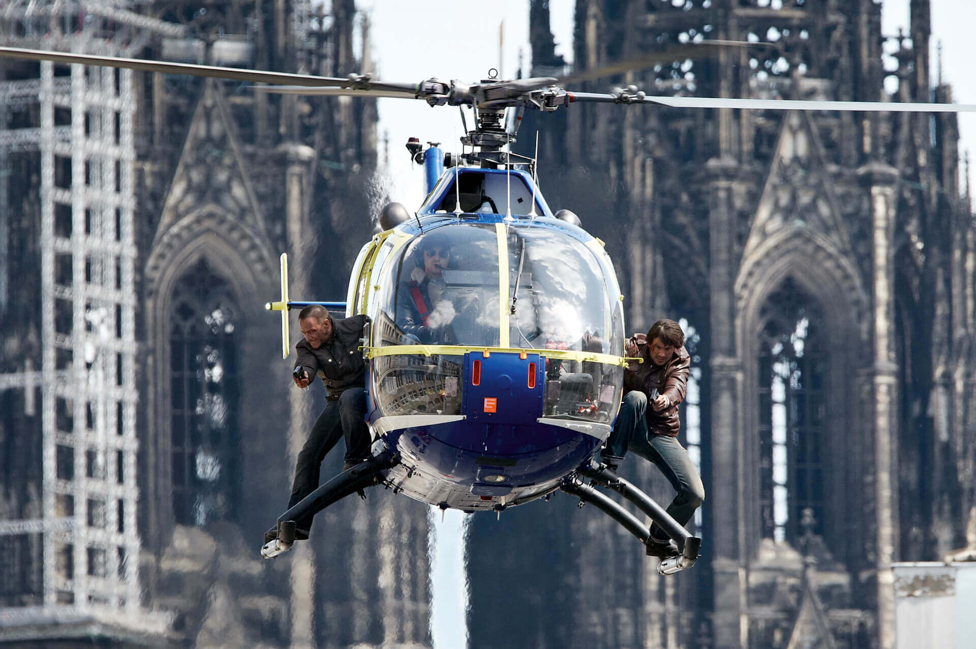 Helikopter vor dem Kölner Dom Szene aus Alarm für Cobra 11 